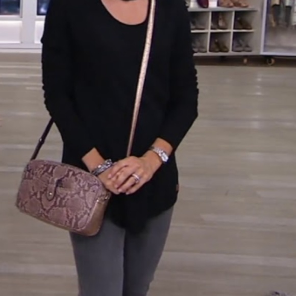 G.I.L.I. Leather Blush Gold Snakeskin Crossbody - Picture 2 of 8